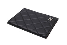 Load image into Gallery viewer, CHANEL シャネル パスポートケース 14番台 ココマーク ラムスキン ブラック シルバー金具 内側下部切れあり 良品 中古 61932