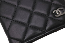 Load image into Gallery viewer, CHANEL シャネル パスポートケース 14番台 ココマーク ラムスキン ブラック シルバー金具 内側下部切れあり 良品 中古 61932