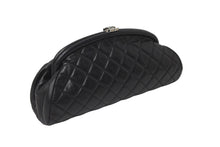 Load image into Gallery viewer, 極美品 CHANEL シャネル マトラッセ がま口 クラッチバッグ ポーチ 11番台 ブラック ラムスキン シルバー金具 中古 61948