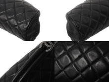 Load image into Gallery viewer, 極美品 CHANEL シャネル マトラッセ がま口 クラッチバッグ ポーチ 11番台 ブラック ラムスキン シルバー金具 中古 61948
