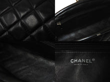 Load image into Gallery viewer, 極美品 CHANEL シャネル マトラッセ がま口 クラッチバッグ ポーチ 11番台 ブラック ラムスキン シルバー金具 中古 61948