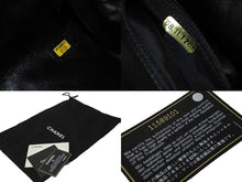 Load image into Gallery viewer, 極美品 CHANEL シャネル マトラッセ がま口 クラッチバッグ ポーチ 11番台 ブラック ラムスキン シルバー金具 中古 61948