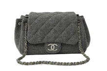 Load image into Gallery viewer, CHANEL シャネル チェーンショルダーバッグ ココマーク マトラッセ 10番台 2006年 フェルト ウール グレー 美品 中古 61949