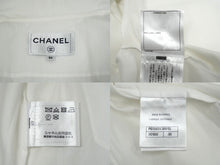 Load image into Gallery viewer, CHANEL シャネル ショート丈 半袖シャツ 19SS ココボタン ココマーク ホワイト コットン P61148V38915 サイズ36 美品 中古 62103