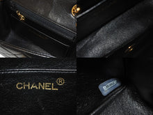 Load image into Gallery viewer, CHANEL シャネル チェーンショルダーバッグ マトラッセ ラムスキン 3番台 1995 ココマーク ブラック ゴールド金具 美品 中古 62146