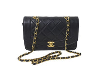 Load image into Gallery viewer, 極美品 CHANEL シャネル チェーンショルダーバッグ ダイアナマトラッセ 22 4番台 ラムスキン ブラック ゴールド金具 中古 62167