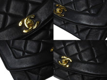Load image into Gallery viewer, 極美品 CHANEL シャネル チェーンショルダーバッグ ダイアナマトラッセ 22 4番台 ラムスキン ブラック ゴールド金具 中古 62167