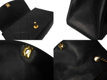 Load image into Gallery viewer, 極美品 CHANEL シャネル チェーンショルダーバッグ ダイアナマトラッセ 22 4番台 ラムスキン ブラック ゴールド金具 中古 62167