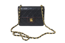 Load image into Gallery viewer, CHANEL シャネル ヴィンテージ ミニマトラッセチェーンショルダーバッグ19cm 1番台 ブラック レッド バイカラー 美品 中古 62197