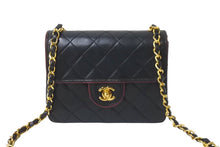 Load image into Gallery viewer, CHANEL シャネル ヴィンテージ ミニマトラッセチェーンショルダーバッグ19cm 1番台 ブラック レッド バイカラー 美品 中古 62197
