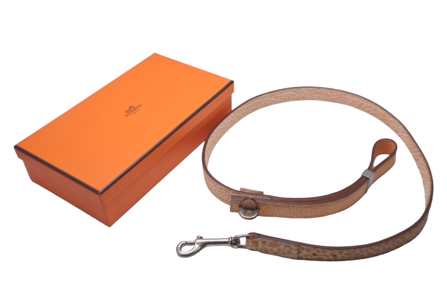 HERMES エルメス ドッグリード 犬 ペット用 ブッフルスキッパー ダルメシアン □G刻印 オレンジ シルバー金具 美品 中古 62204 –  Casanova Vintage, image size:1565x1046