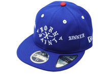 画像をギャラリービューアに読み込む, 新品未使用 SAINT MICHAEL セントマイケル × ボーンXレイズド 24SS キャップ サイズ7 1/8 ニューエラ 7874976240 ブルー 中古 62240