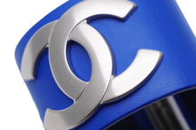 画像をギャラリービューアに読み込む, 極美品 CHANEL シャネル バングル ブレスレット ココマーク レディース Sサイズ レザー ブルー ゴールド金具 中古 62252