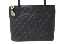 画像をギャラリービューアに読み込む, 極美品 CHANEL シャネル 復刻トートバック A01804 15番台 キャビアスキン ブラック シルバープレート 中古 62280