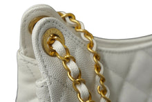 Load image into Gallery viewer, 極美品 CHANEL シャネル チェーンショルダーバッグ AS3693 キャビアスキン ホワイト ゴールド金具 中古 62298