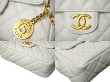 Load image into Gallery viewer, 極美品 CHANEL シャネル チェーンショルダーバッグ AS3693 キャビアスキン ホワイト ゴールド金具 中古 62298