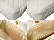 Load image into Gallery viewer, 極美品 CHANEL シャネル チェーンショルダーバッグ AS3693 キャビアスキン ホワイト ゴールド金具 中古 62298