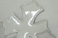 Load image into Gallery viewer, CHROME HEARTS クロムハーツ GRP ワイノットスウェットショーツ ショートパンツ クロスパッチ コットン ホワイト M 美品 中古 62343
