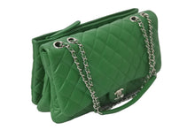 Load image into Gallery viewer, 極美品 CHANEL シャネル マトラッセ 2層 チェーンショルダーバッグ 19番台 グリーン シルバー金具 中古 62389