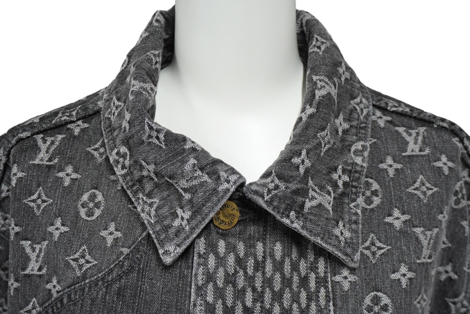 LOUIS VUITTON ルイヴィトン NIGO ジャイアント ダミエウェーブス デニムジャケット HJA11WUZC A435 48 ブラック  美品 62415 – Casanova Vintage