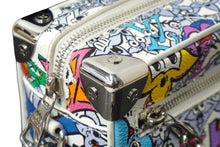 Load image into Gallery viewer, LOUIS VUITTON ルイヴィトン ミニ・ソフトトランク ショルダーバッグ 23SS モノグラム・コミック M82008 ホワイト 美品 中古 62418