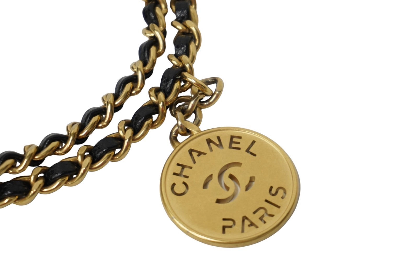 CHANEL シャネル チェーンショルダーバッグ シャネル22 ミニ AS3980 プレート キャビアスキン ブラック ゴールド 美品 中古  62460 – Casanova Vintage