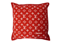 Load image into Gallery viewer, LOUIS VUITTON ルイ ヴィトン × SUPREME シュプリーム コラボ クッション 枕 ピロー モノグラム MP1886 レッド 美品 中古 62521