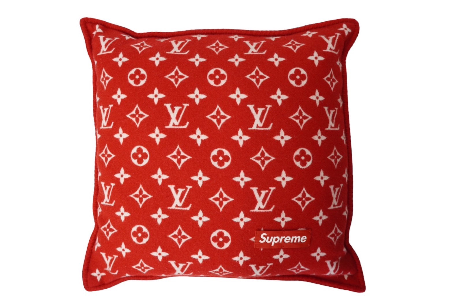 LOUIS VUITTON ルイ ヴィトン × SUPREME シュプリーム コラボ クッション 枕 ピロー モノグラム MP1886 レッド 美品  中古 62521 – Casanova Vintage