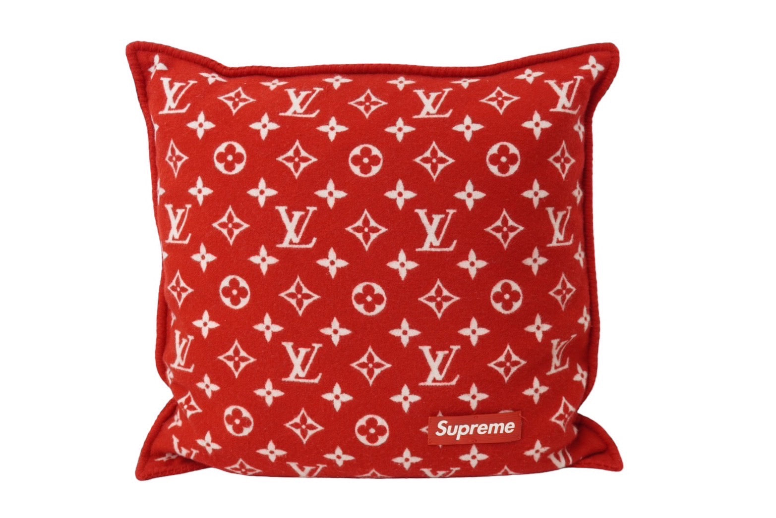 LOUIS VUITTON ルイ ヴィトン × SUPREME シュプリーム コラボ クッション 枕 ピロー モノグラム MP1886 レッド 美品  中古 62521 – Casanova Vintage