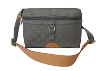 画像をギャラリービューアに読み込む, 極美品 LOUIS VUITTON ルイヴィトン メッセンジャーPM ボディバッグ モノグラムチタニウム M43889 グレー 中古 62524