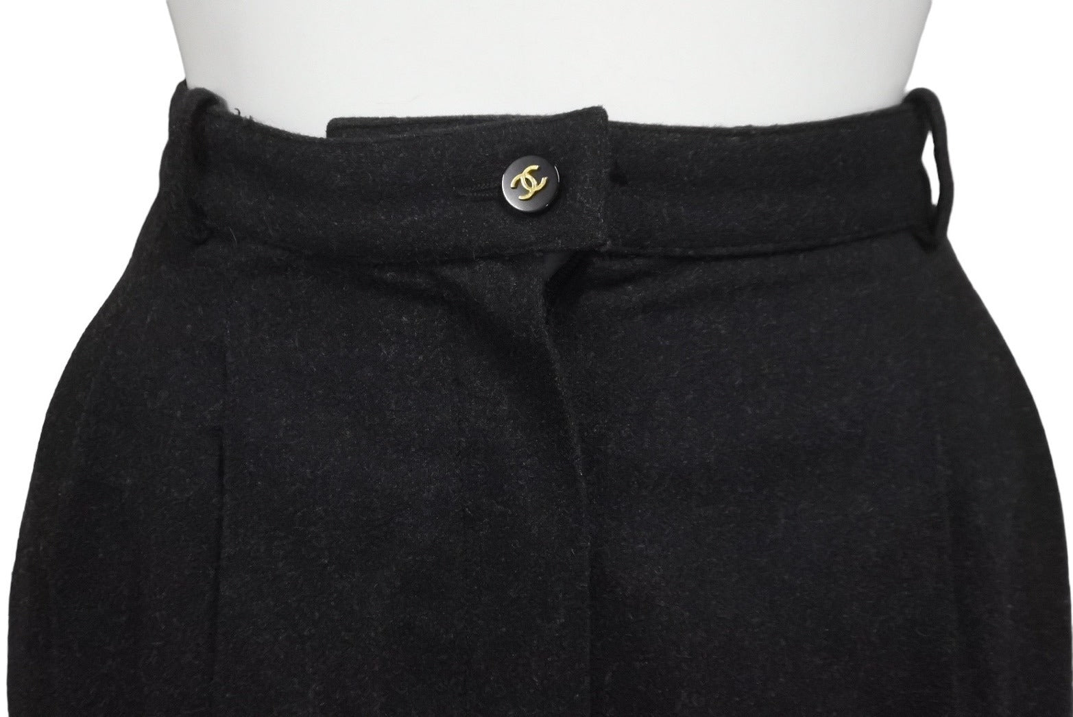 CHANEL シャネル サイドリボンパンツ リボンテープ ロゴ ココマークボタン サイズ36 ブラック 美品 中古 62531 – Casanova  Vintage