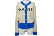 画像をギャラリービューアに読み込む, CHANEL シャネル ロゴ ニット カーディガン 19SS P61427K46799 カシミヤ ホワイト ブルー サイズ42 美品 中古 62538