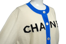 画像をギャラリービューアに読み込む, CHANEL シャネル ロゴ ニット カーディガン 19SS P61427K46799 カシミヤ ホワイト ブルー サイズ42 美品 中古 62538