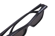 Load image into Gallery viewer, BALENCIAGA バレンシアガ サングラス アイウェア サイズ 52◻︎18 BB0099S プラスチック ロゴ ブラック 美品 中古 62566