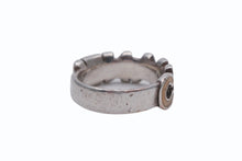 Load image into Gallery viewer, CHANEL シャネル ラウンドロゴ リング 指輪 00T刻印 サイズ11.5号 4.2g シルバー アイボリー 美品 中古 62582