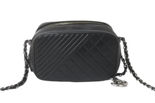 Load image into Gallery viewer, CHANEL シャネル ココボーイ チェーンショルダーバッグ ショルダーバッグ 20番台 ラムスキン ブラック シルバー 美品 中古 62665