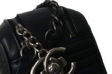 Load image into Gallery viewer, CHANEL シャネル ココボーイ チェーンショルダーバッグ ショルダーバッグ 20番台 ラムスキン ブラック シルバー 美品 中古 62665