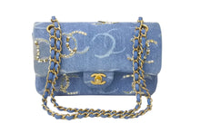 Load image into Gallery viewer, 新品同様 世界完売品 CHANEL シャネル チェーンショルダーバッグ パーツ付き マトラッセ ランダム デニム ブルー ゴールド金具 62676
