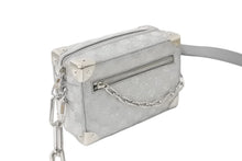 Load image into Gallery viewer, 極美品 LOUIS VUITTON ルイヴィトン ミニソフトトランク ショルダーバッグ M59726 ダミエ・グリッター 22SS シルバー 中古 62691