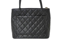 画像をギャラリービューアに読み込む, CHANEL シャネル 復刻トートバック A01804 7番台 キャビアスキン ブラック シルバープレート 美品 中古 626922