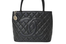 画像をギャラリービューアに読み込む, CHANEL シャネル 復刻トートバック A01804 7番台 キャビアスキン ブラック シルバープレート 美品 中古 626922