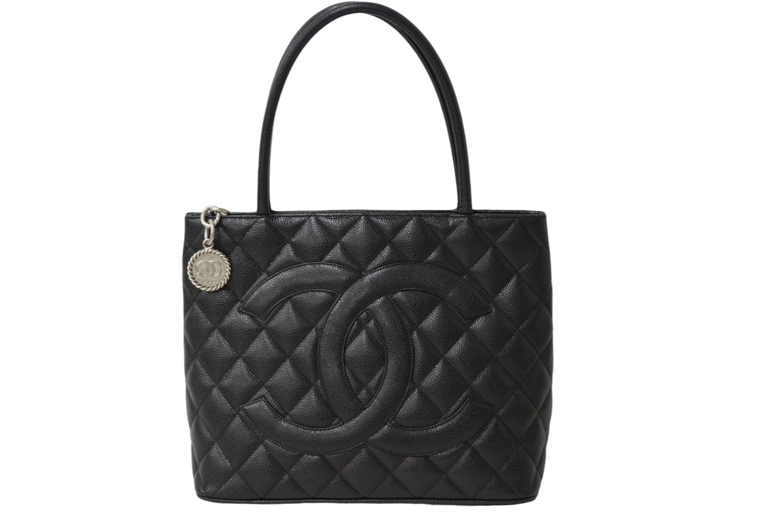 CHANEL シャネル ハンドバッグ 復刻トート キャビアスキン マトラッセ ココマーク 6番台 シルバー金具 美品 中古 62750 –  Casanova Vintage