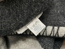 Load image into Gallery viewer, CHANEL シャネル スポーツライン 大判ブランケット ウール カシミヤ混 グレー ブラック 美品 中古 62763