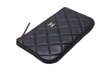 Load image into Gallery viewer, CHANEL シャネル マトラッセ ミニポーチ 31番台 A82365 キャビアスキン グレインドカーフ ブラック ゴールド金具 美品 中古 66279