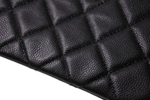 Load image into Gallery viewer, CHANEL シャネル マトラッセ ミニポーチ 31番台 A82365 キャビアスキン グレインドカーフ ブラック ゴールド金具 美品 中古 66279