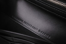 Load image into Gallery viewer, 新品未使用品 BALENCIAGA バレンシアガ パスポートロングウォレット2チケット 7877772AA3R6027 ホワイト ブラック ブルー 62797