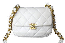 画像をギャラリービューアに読み込む, CHANEL シャネル マトラッセ ショルダーバッグ チェーン ココマーク ランダム番台 ホワイト レザー ゴールド金具 美品 中古 62821