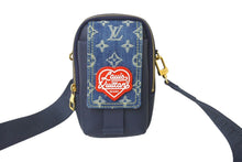 Load image into Gallery viewer, LOUIS VUITTON ルイ ヴィトン ダブルフォンポーチ NIGOコラボ M81060 モノグラムデニム トリヨンレザー ショルダー 美品 中古 62853