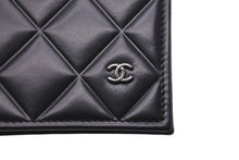 画像をギャラリービューアに読み込む, 極美品 CHANEL シャネル パスポートケース マトラッセ ココマーク ラムスキン ブラック 30番台シルバー金具 中古 62966