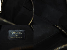 Load image into Gallery viewer, 極美品 CHANEL シャネル ショルダーバッグ チェーン 19 ココマーク ラムスキン ラウンド型 ブラック ゴールド金具 中古 63004